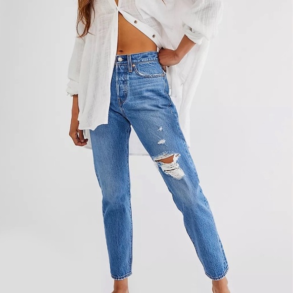 NWT LEVI’S Wedgie High Waisted Destroyed Denim Jeans - Picture 2 of 12